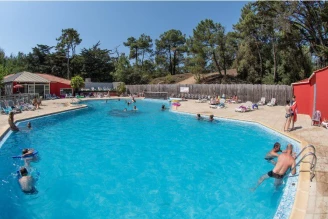 Camping Les Cyprès 4*, Camping 4* à Saint Gilles Croix de Vie (Vendée) - Location Mobil Home pour 6 personnes - Photo N°7
