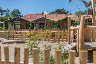 Camping Les Cyprès 4*, Camping 4* à Saint Gilles Croix de Vie (Vendée) - Location Mobil Home pour 6 personnes - Photo N°11