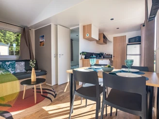 Camping Les Jardins du Morbihan 4* - Ze collection, Camping 4* à Monterblanc (Morbihan) - Location Mobil Home pour 4 personnes - Photo N°3