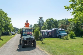 Camping Les Plages de la Loire 3*, Camping 3* à Rochefort sur Loire (Maine et Loire) - Location Tente équipée pour 4 personnes - Photo N°4