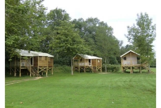 Camping Les Plages de la Loire 3*, Camping 3* à Rochefort sur Loire (Maine et Loire) - Location Tente équipée pour 4 personnes - Photo N°9