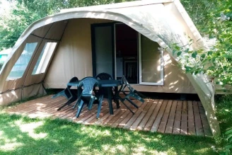 Camping Les Portes de l'Anjou 3*, Camping 3* à Durtal (Maine et Loire) - Location Tente équipée pour 4 personnes - Photo N°1