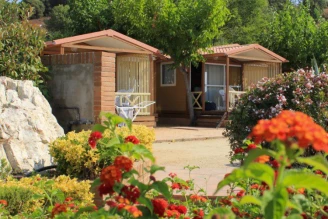 Camping Roca Grossa 3*, Camping 3* à Calella (Barcelone) - Location Bungalow pour 4 personnes - Photo N°1