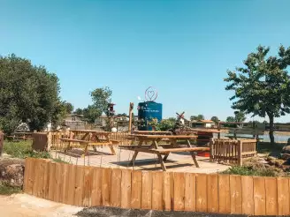 Camping de la Motte (Puy du Fou) 4*, Camping 4* à Vendrennes (Vendée) - Location Mobil Home pour 5 personnes - Photo N°3