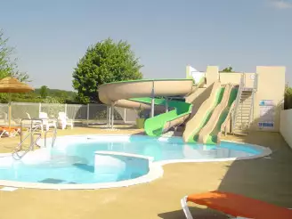 Camping de la Motte (Puy du Fou) 4*, Camping 4* à Vendrennes (Vendée) - Location Mobil Home pour 5 personnes - Photo N°7