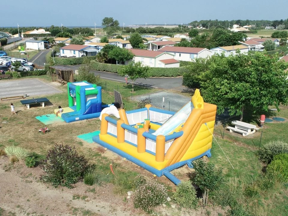 Camping Le Grand'R 4*, Camping 4* à La Faute sur Mer (Vendée) - Location Mobil Home pour 4 personnes - Photo N°11