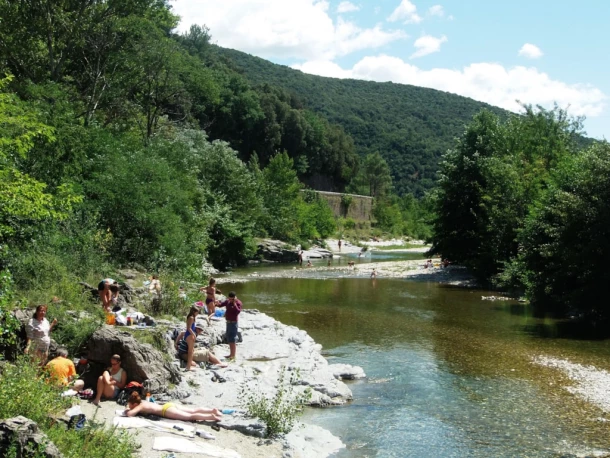 Camping des Sources 3*, Camping 3* à Saint Jean du Gard (Gard) - Location Chalet pour 4 personnes - Photo N°7