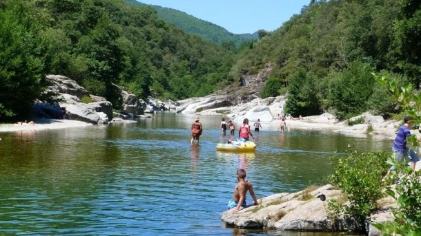 Camping des Sources 3*, Camping 3* à Saint Jean du Gard (Gard) - Location Chalet pour 4 personnes - Photo N°8