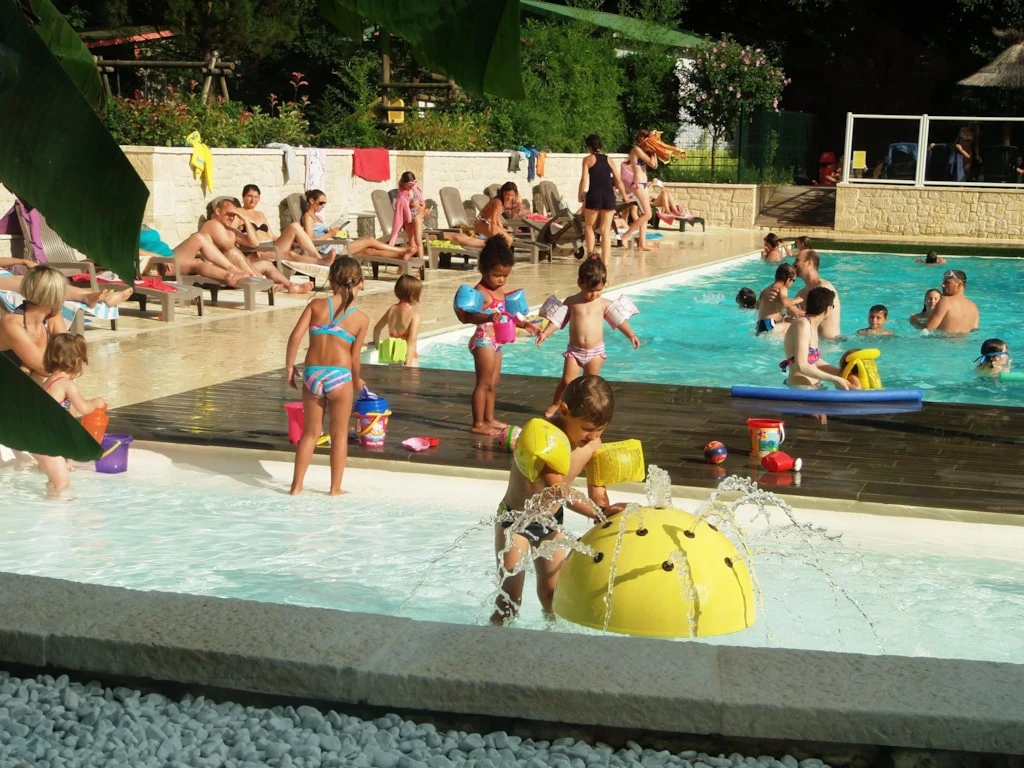Camping des Sources 3*, Camping 3* à Saint Jean du Gard (Gard) - Location Chalet pour 8 personnes - Photo N°6