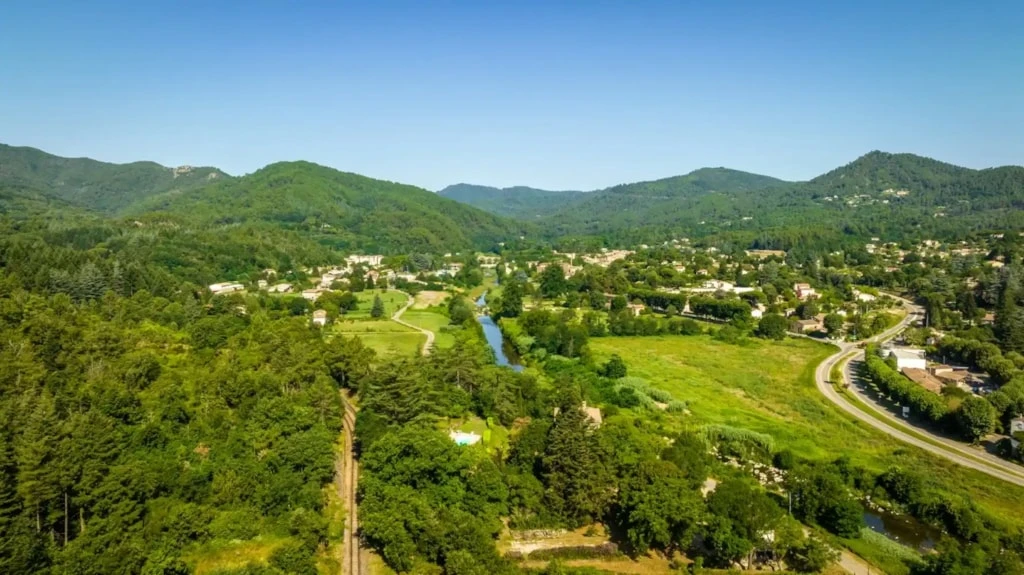 Camping des Sources 3*, Camping 3* à Saint Jean du Gard (Gard) - Location Chalet pour 8 personnes - Photo N°7