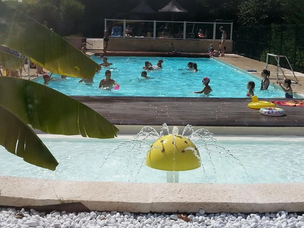 Camping des Sources 3*, Camping 3* à Saint Jean du Gard (Gard) - Location Chalet pour 8 personnes - Photo N°8