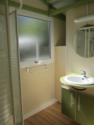 Camping Le Colporteur 4*, Camping 4* à Le Bourg d'Oisans (Isère) - Location Chalet pour 6 personnes - Photo N°7