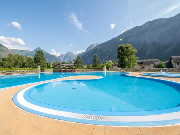 Camping Le Colporteur 4*, Camping 4* à Le Bourg d'Oisans (Isère) - Location Chalet pour 6 personnes - Photo N°10