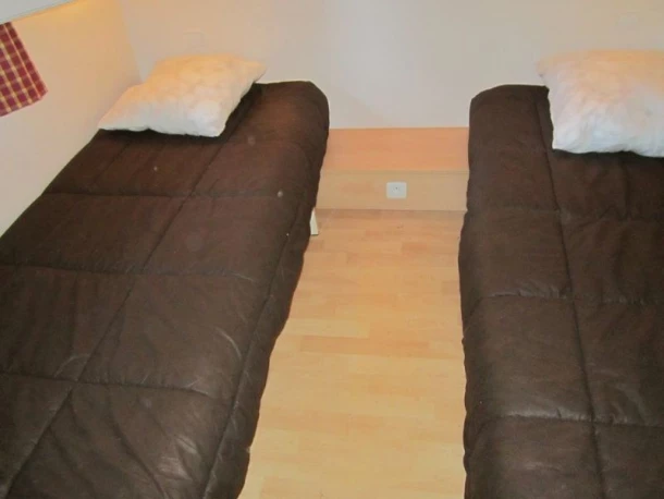 Camping Le Colporteur 4*, Camping 4* à Le Bourg d'Oisans (Isère) - Location Chalet pour 8 personnes - Photo N°2