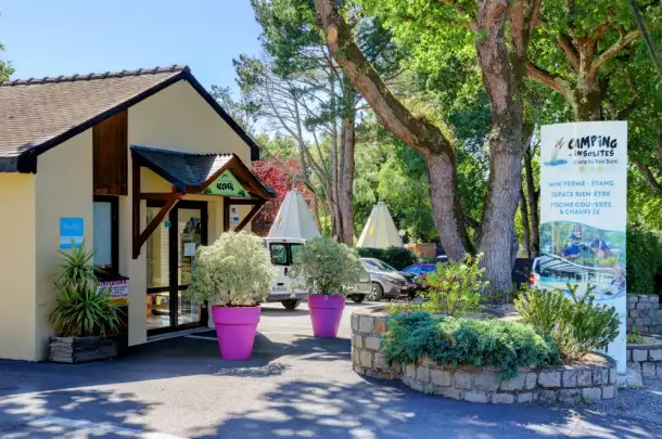 Camping L'Étang du Pays Blanc 3*, Camping 3* à Guérande (Loire Atlantique) - Location Cabane pour 2 personnes - Photo N°2