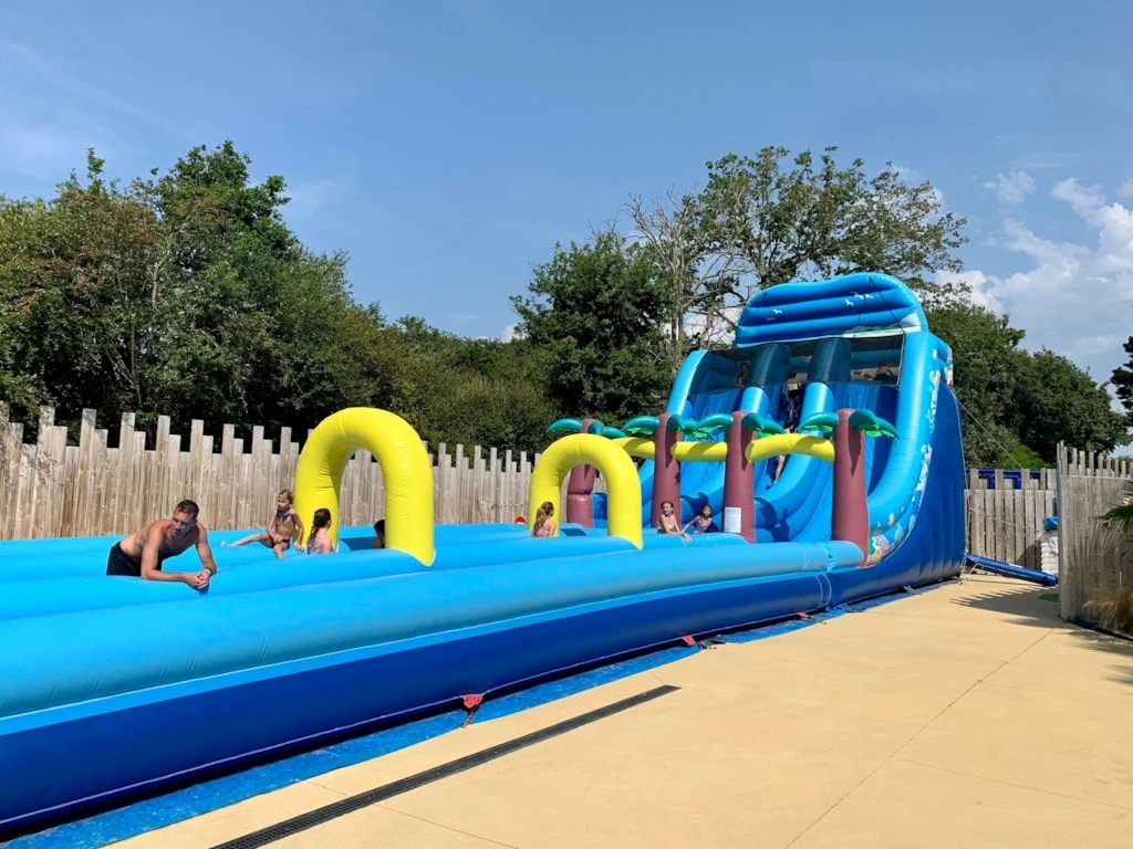 Camping L'Étang du Pays Blanc 3*, Camping 3* à Guérande (Loire Atlantique) - Location Tente équipée pour 4 personnes - Photo N°9
