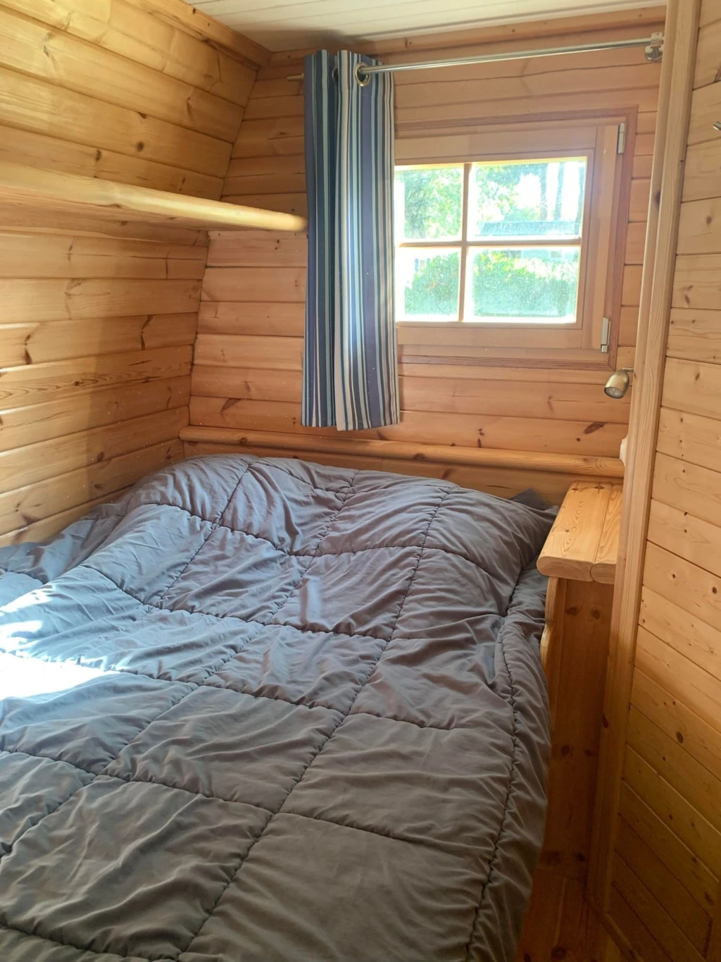 Camping L'Étang du Pays Blanc 3*, Camping 3* à Guérande (Loire Atlantique) - Location Cabane pour 4 personnes - Photo N°6