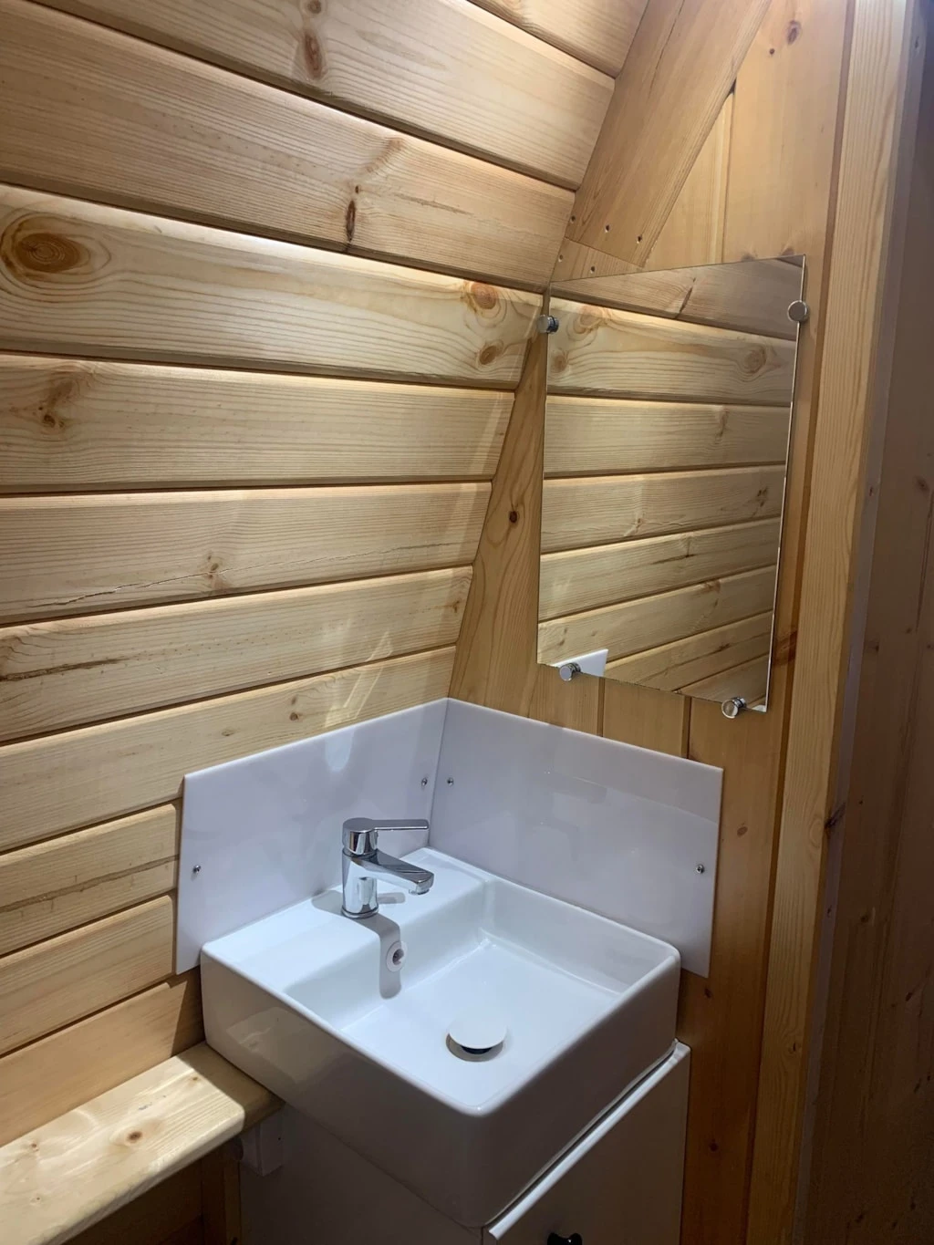 Camping L'Étang du Pays Blanc 3*, Camping 3* à Guérande (Loire Atlantique) - Location Cabane pour 4 personnes - Photo N°9