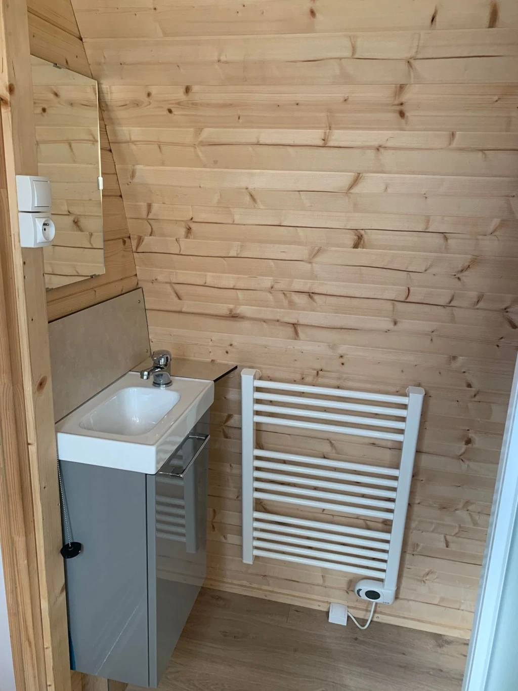 Camping L'Étang du Pays Blanc 3*, Camping 4* à Guérande (Loire Atlantique) - Location Bungalow pour 2 personnes - Photo N°7