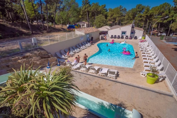 Camping La Pinède en Provence 3*, Camping 3* à Mondragon (Vaucluse) - Location Tente équipée pour 6 personnes - Photo N°2