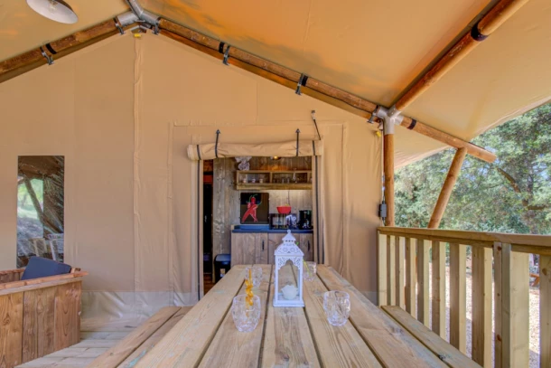 Camping La Pinède en Provence 3*, Camping 3* à Mondragon (Vaucluse) - Location Tente équipée pour 6 personnes - Photo N°4