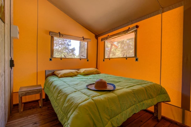 Camping La Pinède en Provence 3*, Camping 3* à Mondragon (Vaucluse) - Location Tente équipée pour 6 personnes - Photo N°8