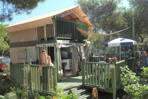 Camping Torre del Porticciolo 4*, Camping 4* à Alghero (Sassari) - Location Tente équipée pour 4 personnes - Photo N°2
