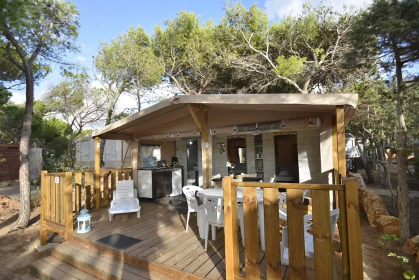 Camping Torre del Porticciolo 4*, Camping 4* à Alghero (Sassari) - Location Tente équipée pour 5 personnes - Photo N°2