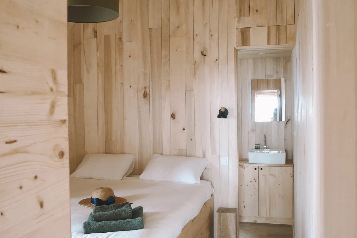Domaine St-Amand - Ze collection, Camping à Saint Amand de Coly (Dordogne) - Location Chalet pour 6 personnes - Photo N°7