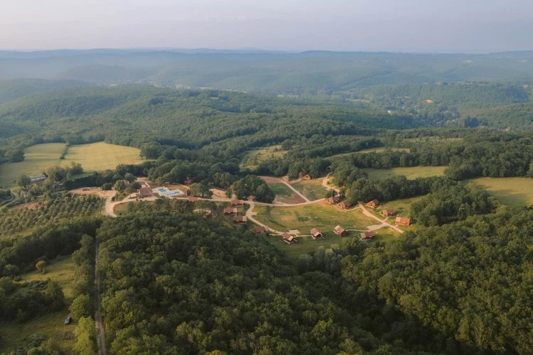Domaine St-Amand - Ze collection, Camping à Saint Amand de Coly (Dordogne) - Location Chalet pour 6 personnes - Photo N°9