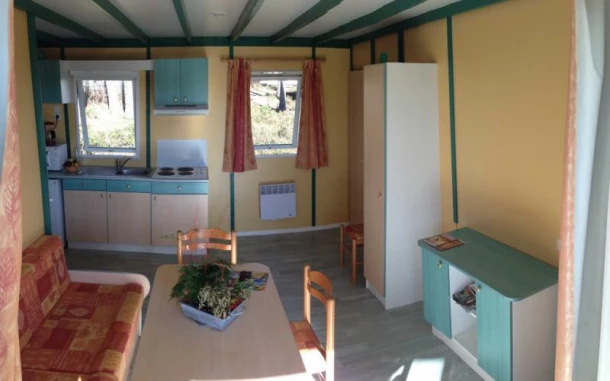 Domaine des Grands Pins 4*, Camping 4* à Tamniès (Dordogne) - Location Chalet pour 6 personnes - Photo N°4