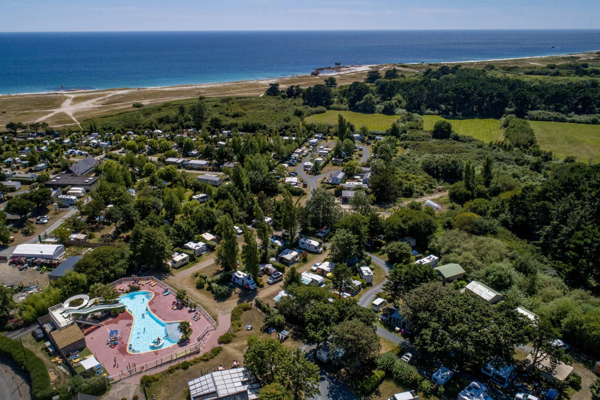 Camping La Grande Plage 3*, Camping 3* à Lesconil (Finistère) - Location Bungalow pour 4 personnes - Photo N°7