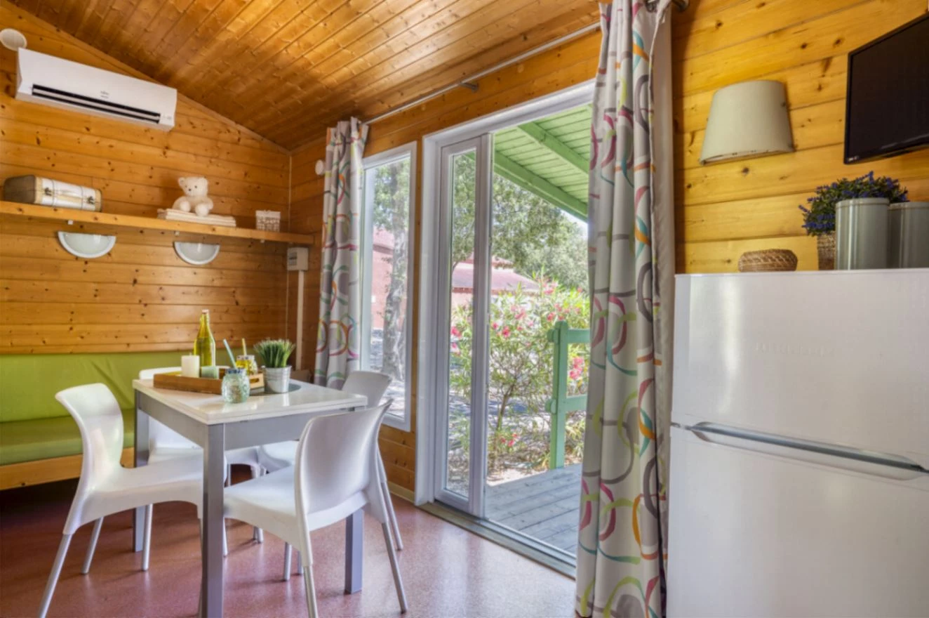 Camping Le Bois Fleuri 5*, Camping à Argeles sur Mer (Pyrénées Orientales) - Location Chalet pour 5 personnes - Photo N°4