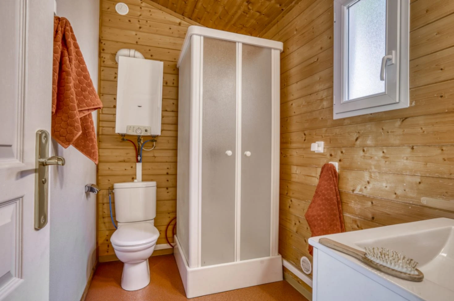 Camping Le Bois Fleuri 5*, Camping à Argeles sur Mer (Pyrénées Orientales) - Location Chalet pour 5 personnes - Photo N°7