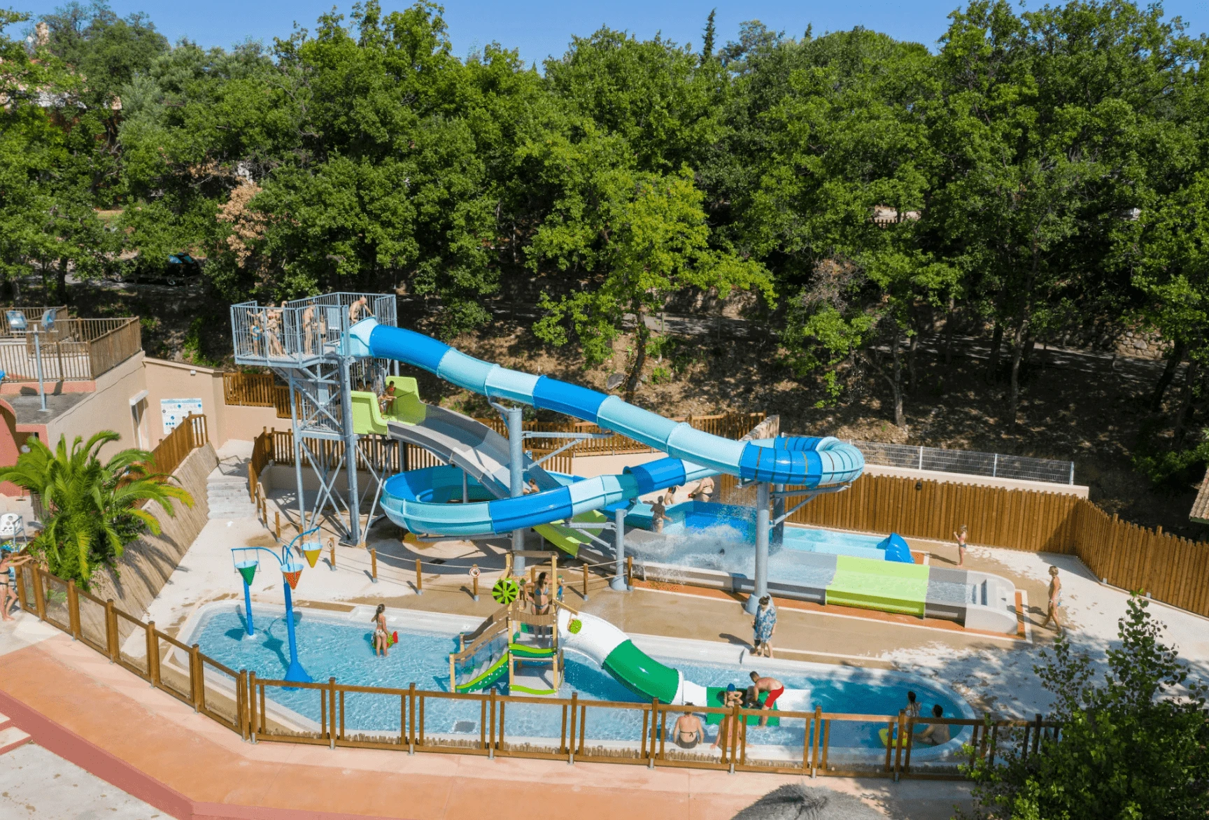 Camping Le Bois Fleuri 5*, Camping à Argeles sur Mer (Pyrénées Orientales) - Location Chalet pour 5 personnes - Photo N°9