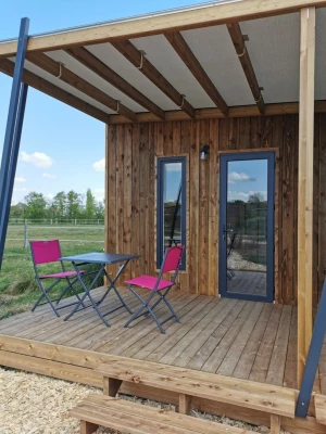Le Village de Cottages - Le Pôle du Cheval et de l'Âne, Camping 3* à La Celle Condé (Cher) - Location Chalet pour 2 personnes - Photo N°12