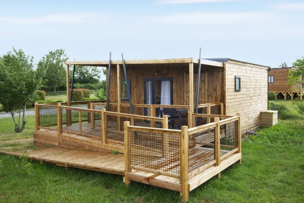 Le Village de Cottages - Le Pôle du Cheval et de l'Âne, Camping 3* à La Celle Condé (Cher) - Location Chalet pour 6 personnes - Photo N°8