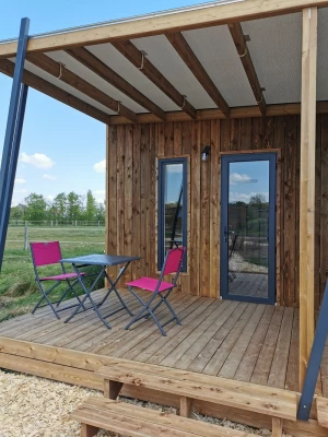 Le Village de Cottages - Le Pôle du Cheval et de l'Âne, Camping 3* à La Celle Condé (Cher) - Location Chalet pour 6 personnes - Photo N°9