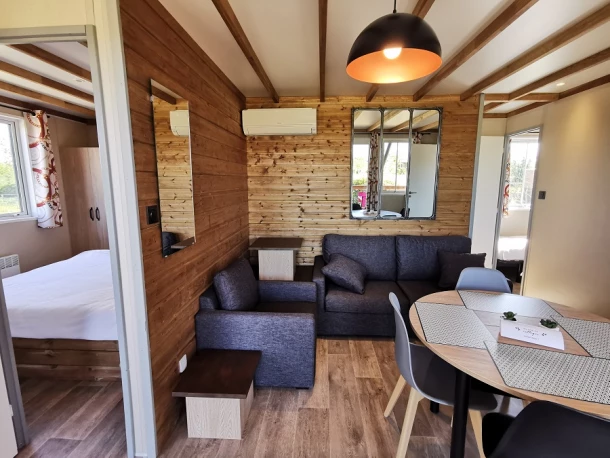 Le Village de Cottages - Le Pôle du Cheval et de l'Âne, Camping 3* à La Celle Condé (Cher) - Location Chalet pour 6 personnes - Photo N°10