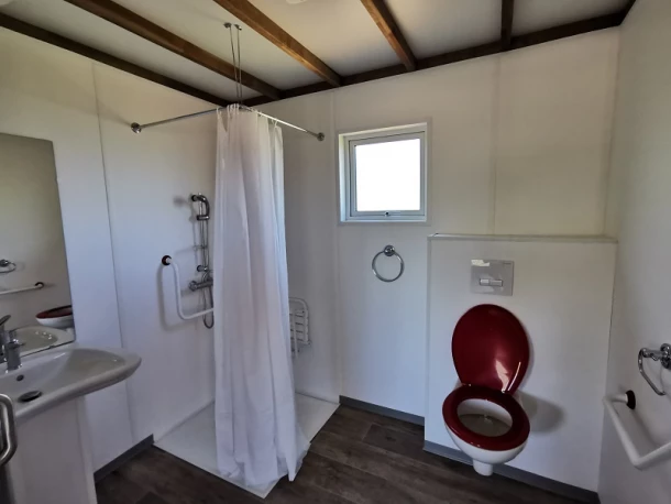 Le Village de Cottages - Le Pôle du Cheval et de l'Âne, Camping 3* à La Celle Condé (Cher) - Location Chalet pour 6 personnes - Photo N°11