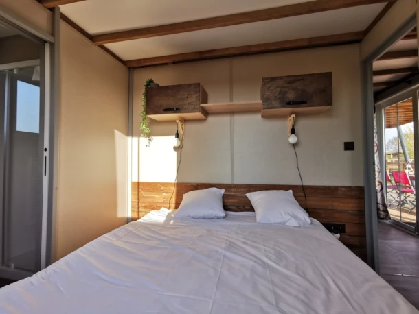 Le Village de Cottages - Le Pôle du Cheval et de l'Âne, Camping 3* à La Celle Condé (Cher) - Location Chalet pour 8 personnes - Photo N°12
