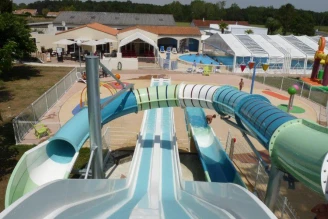 Camping Aloé 3*, Camping 3* à Médis (Charente Maritime) - Location Mobil Home pour 5 personnes - Photo N°2
