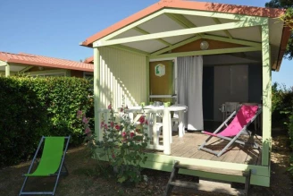 Camping L'Abri Côtier 3*, Camping 3* à Saint Nazaire sur Charente (Charente Maritime) - Location Chalet pour 5 personnes - Photo N°1