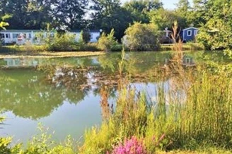 Camping Les Etangs Mina 3*, Camping 3* à Saint Sornin (Charente Maritime) - Location Mobil Home pour 2 personnes - Photo N°16
