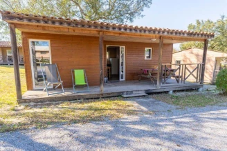 Camping Nature L'Airial 4*, Camping 4* à Soustons (Landes) - Location Chalet pour 7 personnes - Photo N°1