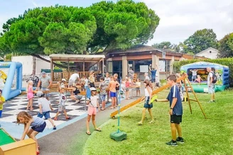 Camping Nauzan Plage 4*, Camping 4* à Vaux sur Mer (Charente Maritime) - Location Mobil Home pour 2 personnes - Photo N°15