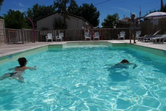 Camping De La Gères 3*, Camping 3* à Surgères (Charente Maritime) - Location Mobil Home pour 8 personnes - Photo N°4