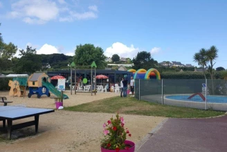 Camping De Trologot 3*, Camping 3* à Saint Pol de Léon (Finistère) - Location Tente équipée pour 4 personnes - Photo N°10