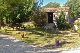 Camping Des Sources 3*, Camping 3* à Soubès (Hérault) - Location Chalet pour 4 personnes - Photo N°4