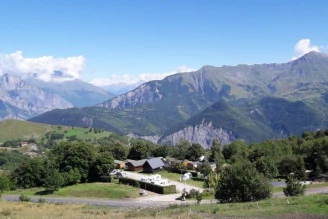 Camping Du Col 3*, Camping 3* à Fontcouverte la Toussuire (Savoie) - Location Mobil Home pour 4 personnes - Photo N°2